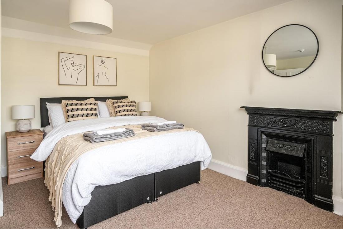 Beautiful Character 3 Bed City Centre Apartment Bath Exteriör bild